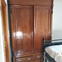 mobili pregiati e letto antico