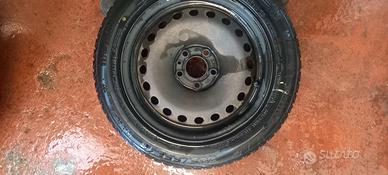 cerchi in ferro R16 con su gomme invernali 205/55