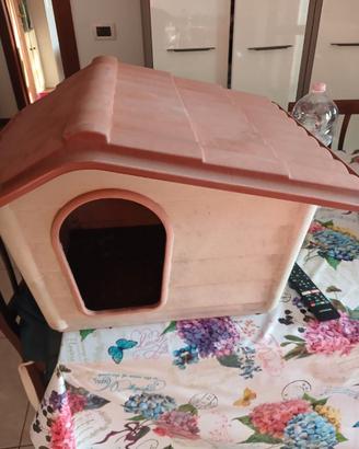 Cuccia piccola (cane/gatto) in plastica,da esterno