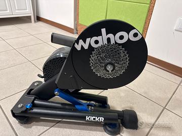 Rullo wahoo kickr  con bici da corsa inclu