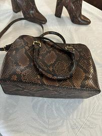 Borsa e scarpe abbinate pitone marrone