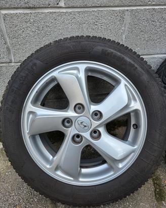 cerchi in lega hyundai con gomme 205 55 r16