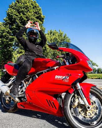 Ducati 750 supersport del 2002