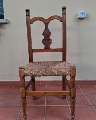 sedie artigianali in legno con seduta in paglia