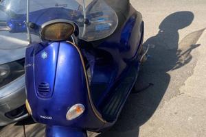 Vespa 150 blu