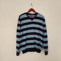 Maglione a V a righe leggero