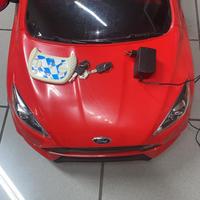 Macchina telecomadata e comandi con pedali