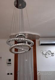 lampadario moderno a led piu'applique abbinata