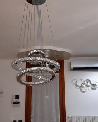 lampadario moderno a led piu'applique abbinata