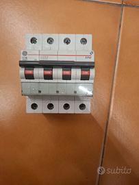 Interruttore magnetotermico C16 6000 4 poli