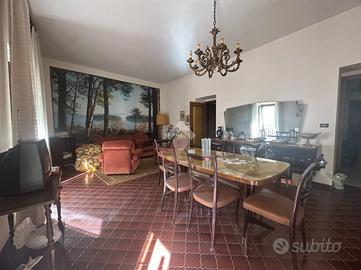 4 LOCALI A MONTECASTRILLI