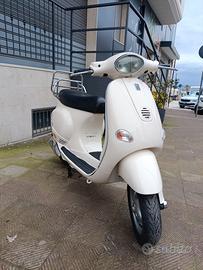 Vespa 125 ET4