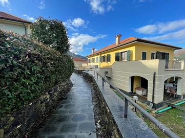 3 LOCALI A GENOVA