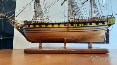 modellino in legno di nave antica
