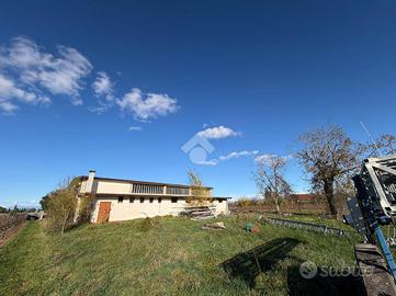CAPANNONE A GRADISCA D'ISONZO