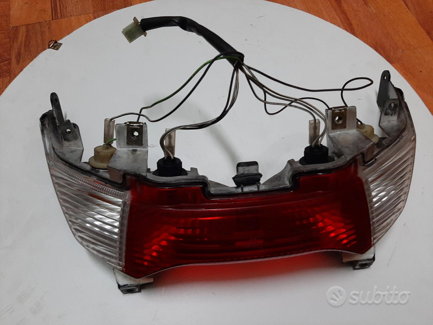 fanale posteriore destro vectra 88 4p
