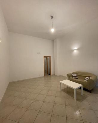 Locale in via XXIV Maggio, 48