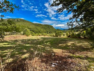 Terreno panoramico in montagna