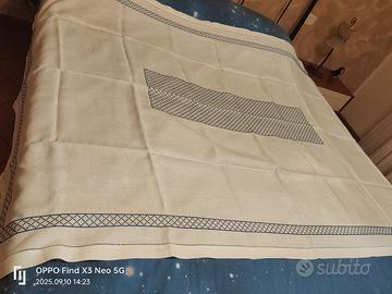 tovaglia ricamata mano 