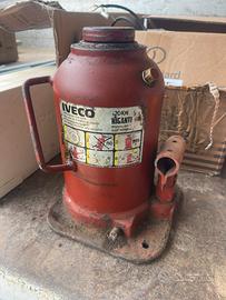 Martinetto idraulico cric iveco 330.35