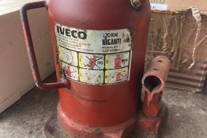 Martinetto idraulico cric iveco 330.35