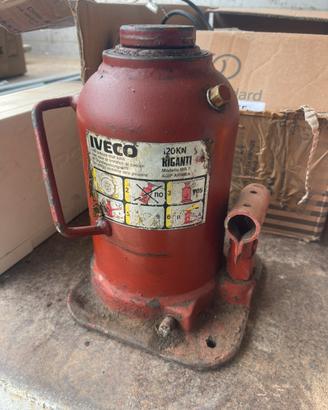 Martinetto idraulico cric iveco 330.35