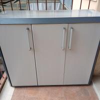 Mobiletto da esterno in plastica