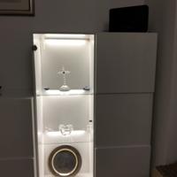 mobile con vetrinetta e led