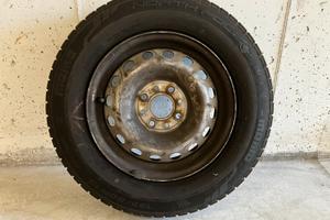 Gomme invernali MOMO con cerchi per Fiat Panda