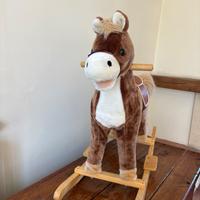 Cavallino a dondolo in legno e peluche – bellissim