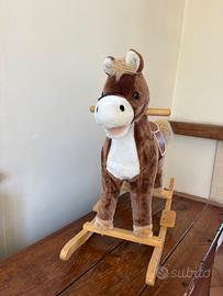 Cavallino a dondolo in legno e peluche – bellissim
