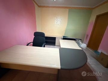 Scrivania angolare da ufficio