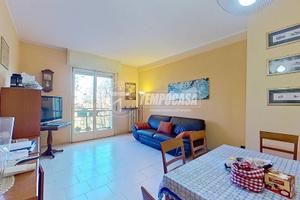 TRILOCALE CON DOPPIO BALCONE