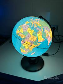 Mappamondo illuminato