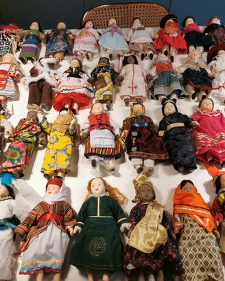 collezione 80 pezzi bambole dal mondo fabbri vinta