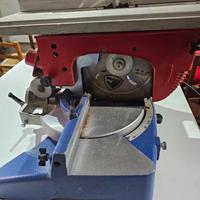 TRONCATRICE RADIALE PER LEGNO CON PIANO