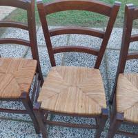 Sedie impaliate di legno