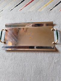 Vassoio in acciaio rettangolare con manici 