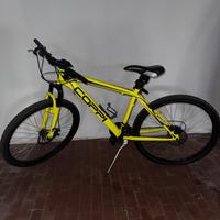 Mountain bike gialla fluo