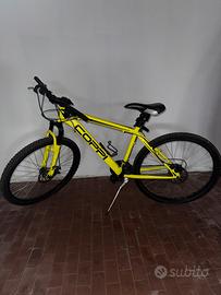 Mountain bike gialla fluo