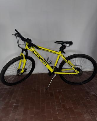 Mountain bike gialla fluo