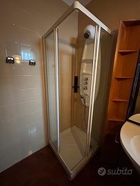 Box doccia completo di sistema doccia