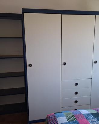 Cameretta vintage 2 letti scrivania armadio blu