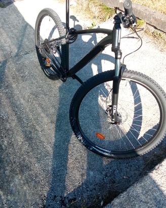 Mountain bike rock rider 