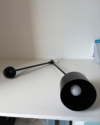 Lampada orientabile Nera