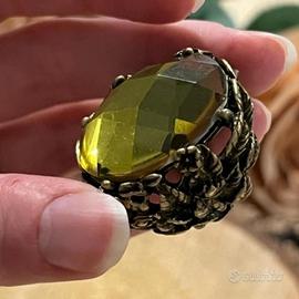 ANELLO VINTAGE MOTIVO FLOREALE INTERNO A SPECCHIO.