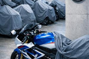 rimessaggio moto, vespa, surf in box. deposito 