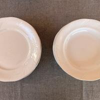 Set di piatti bianchi