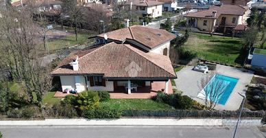 VILLA SINGOLA A PORTO MANTOVANO