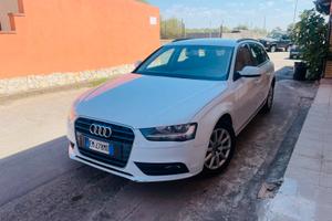 Audi A4 Avant con gancio traino (2012)